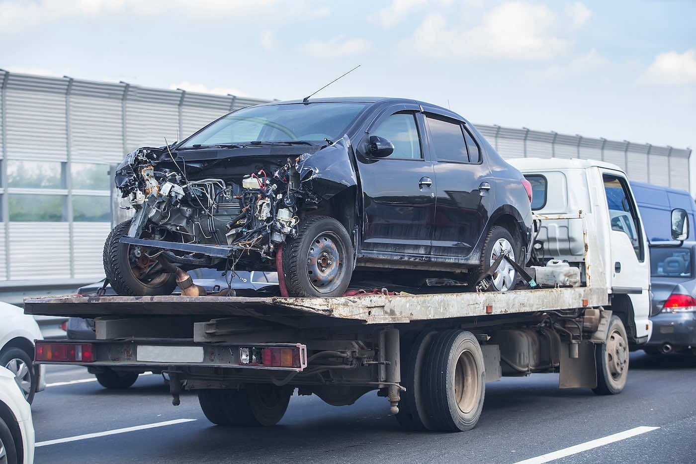 edmonton-Towing-accident-towing-flatbed-towing
