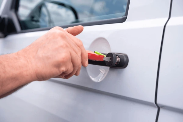 edmonton-Towing-car-lockout-services-1