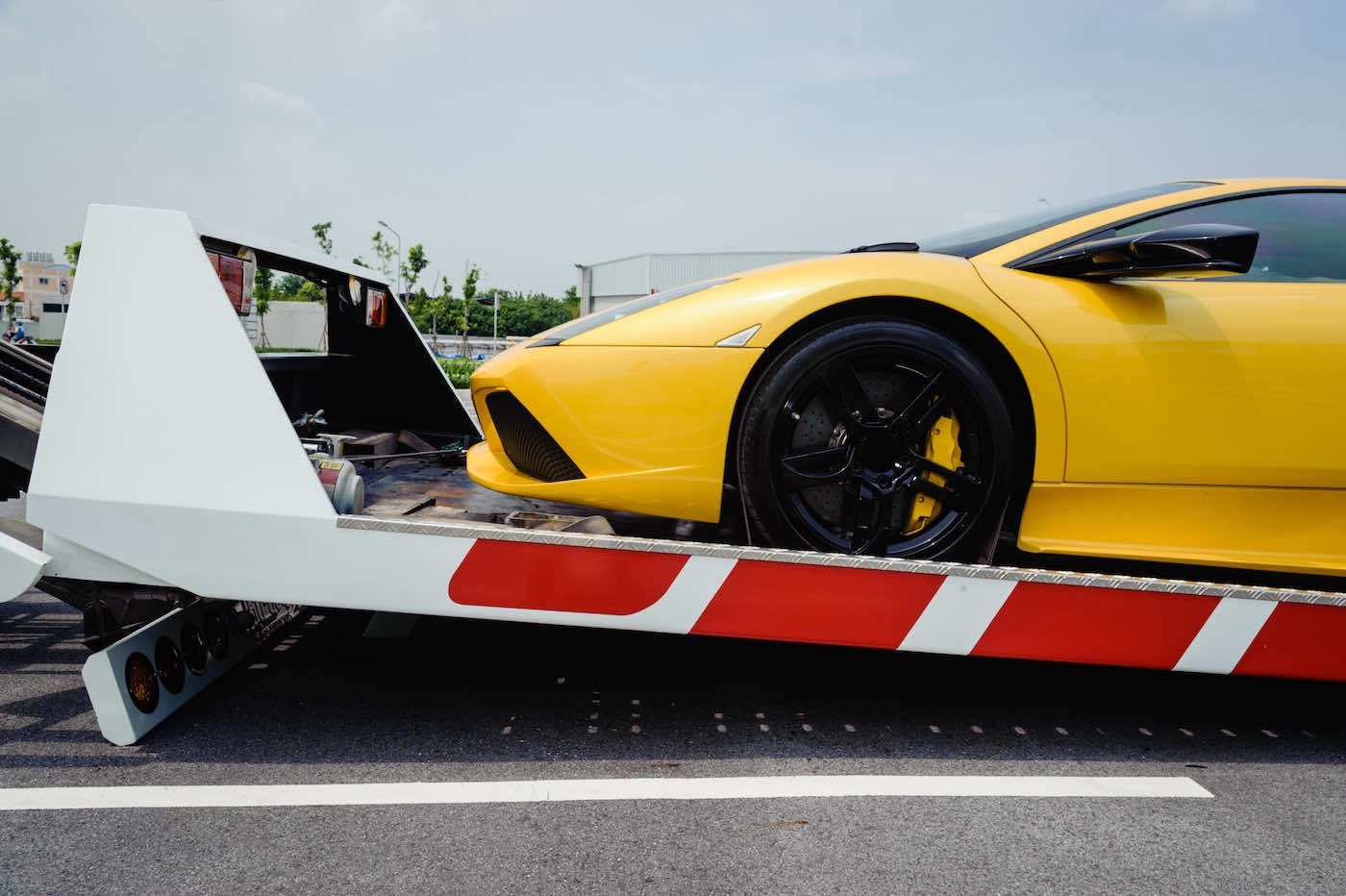 edmonton-Towing-speciialty-car-towing