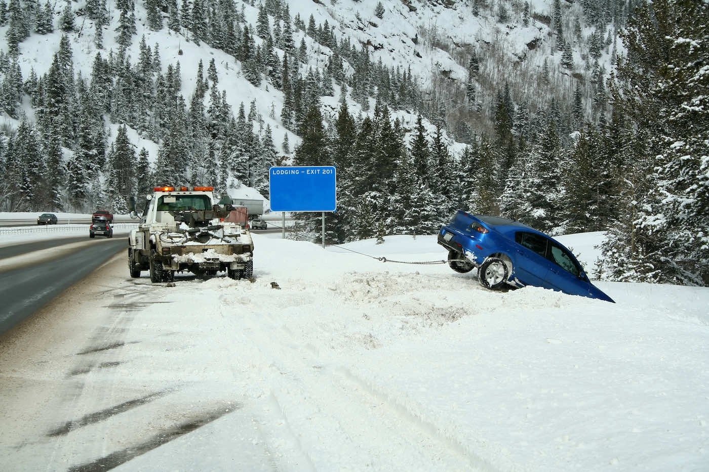 edmonton-Towing-wiching-out-of-snow-back